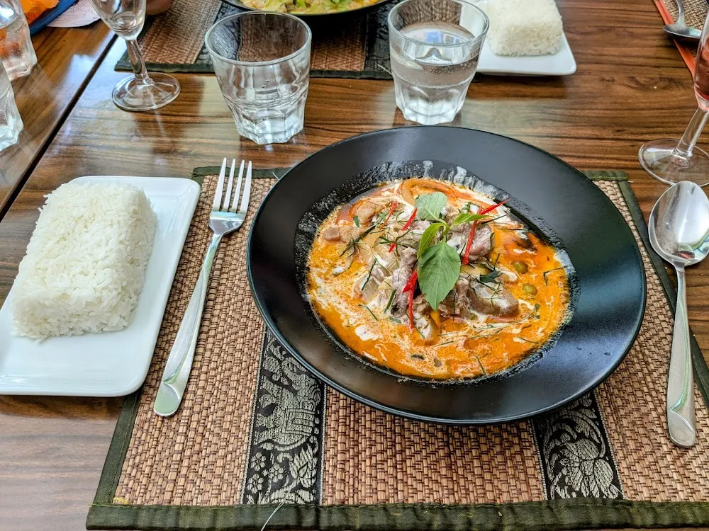 Porc Curry Rouge Avec Du Riz